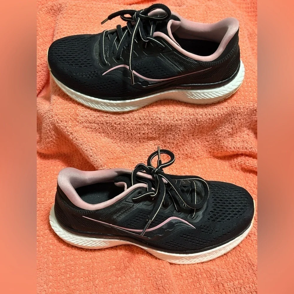Saucony Black and Pink Sneakers with Breathable Mesh